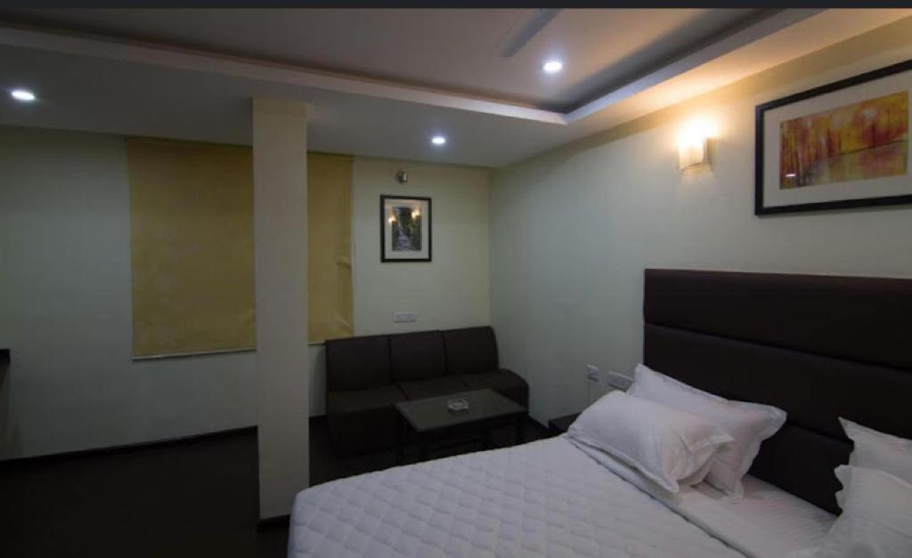 Hôtel Ample Yard à Chennai Extérieur photo